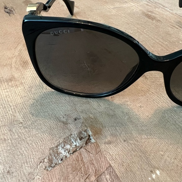 Authentic🔥Black Gucci oversized sunglasses, gently used- with case - Picture 4 of 4